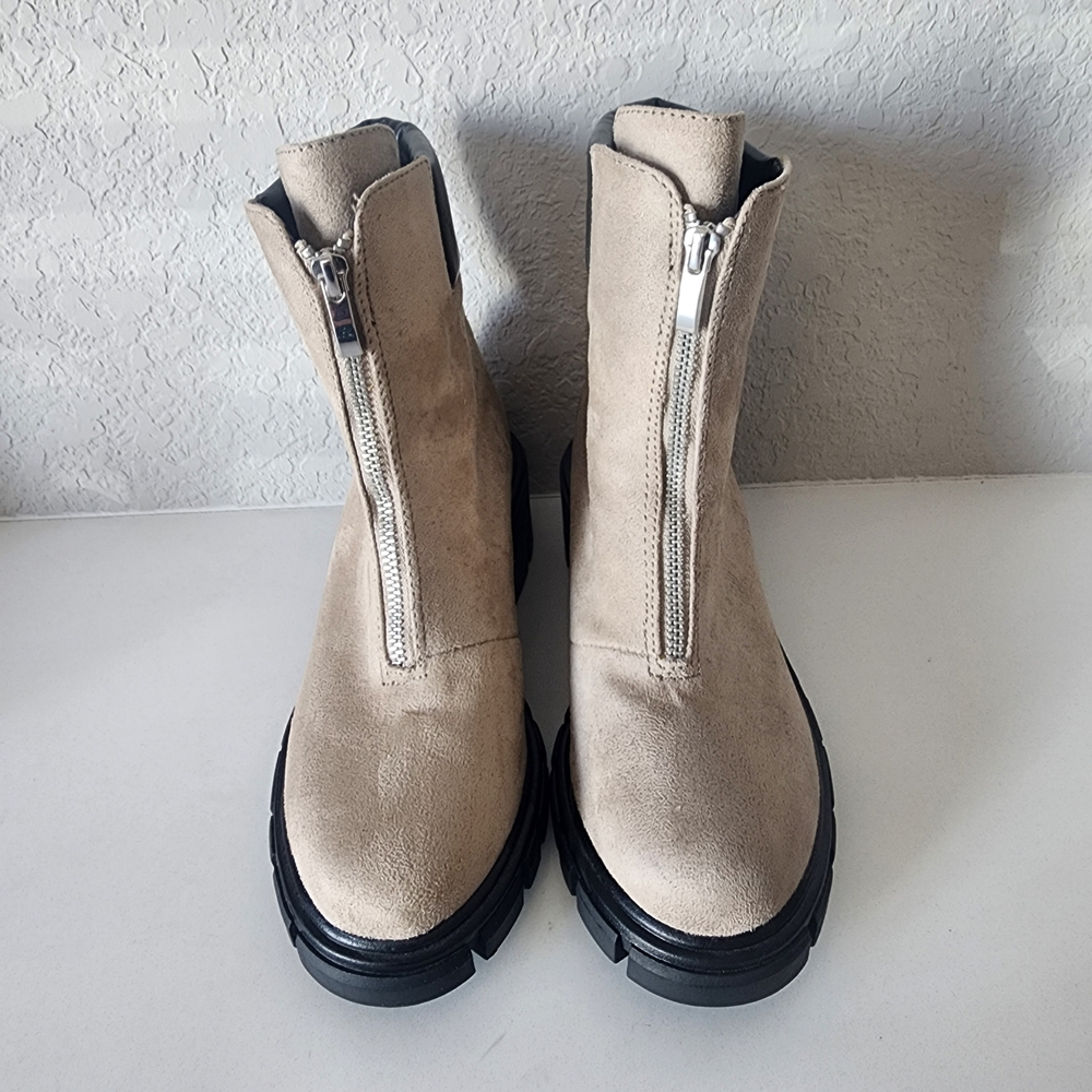 Me too size 7m tan suede boots\ shoes